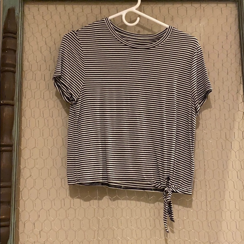 Aeropostale cropped tee